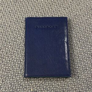 NWT TUSK SIAM PASSPORT COVER BLUE / indigo blue leather